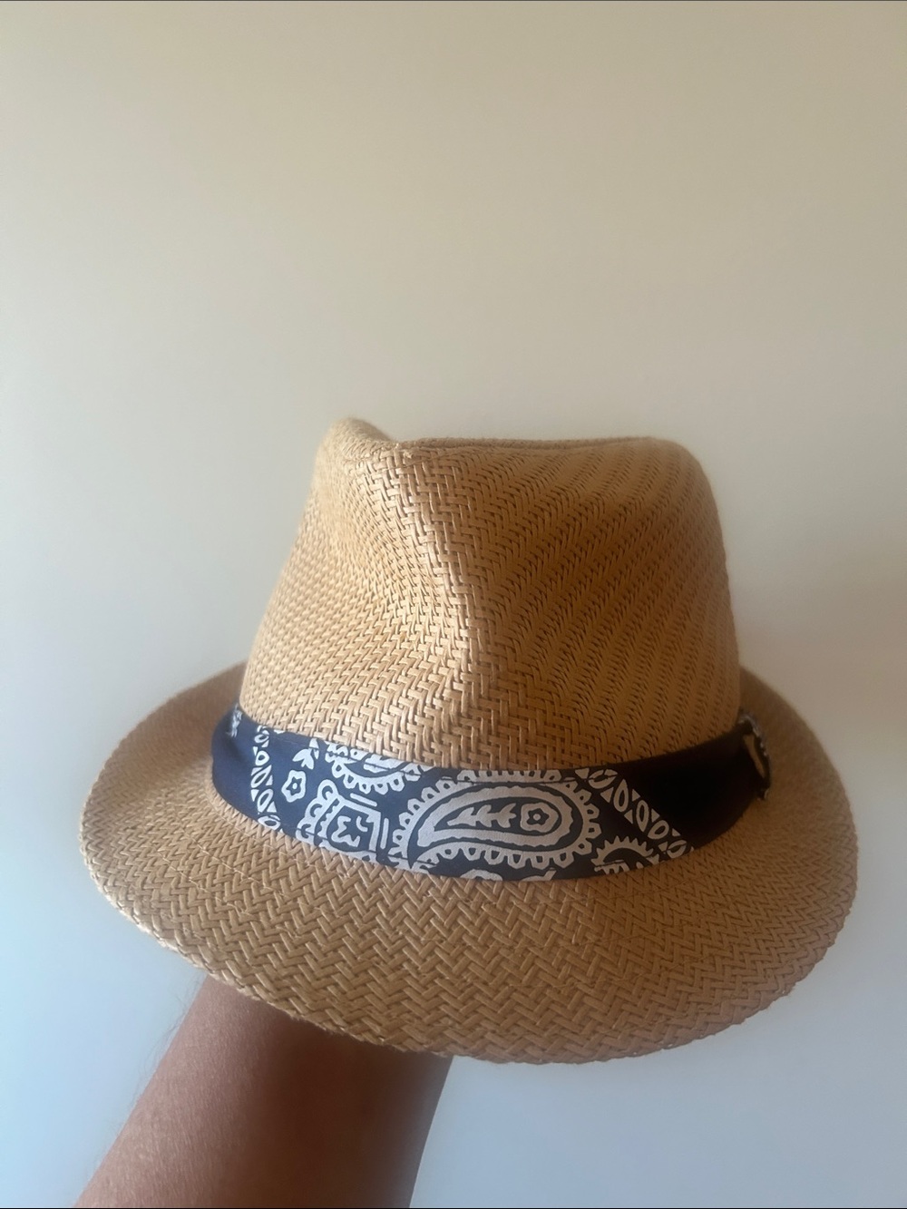 Levi’s Straw Fedora with Black & White Bandana Band Sz L/XL